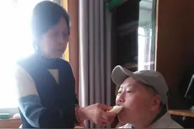 南通版《我的姐姐》：精心照顾瘫痪弟弟，她一干就是9年图片