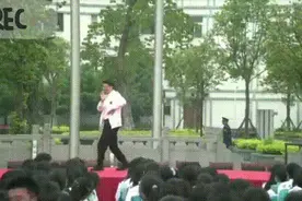 炸场子了！四川一教育局局长为高三生跳霹雳舞，200万人在线围观图片