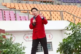 给学生跳霹雳舞的教育局长回应：跳舞纯属即兴，服务好学校学生，是“教育人”的本分图片