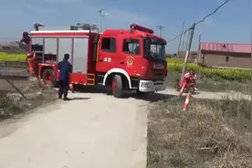 道路狭窄消防车无法通行，私家车主载着消防员前往救援现场视频封面