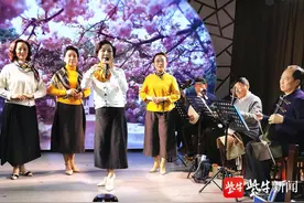 中国“晚清第一园”内京胡悠扬，名家名票何园开唱庆“扬州世界园博会”图片