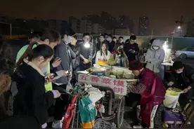 郑州菜馍老奶奶一夜爆红！可网友们担心的事发生了……图片