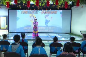 象州县博物馆举办“三月三”壮族服饰涂色彩绘活动图片
