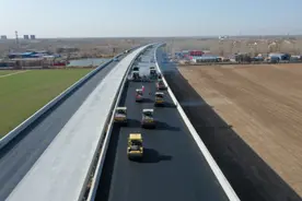 5月通车！京德高速启动路面铺筑最后一道工序图片