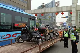 厚街大规模开展查缴违法摩托车行动图片