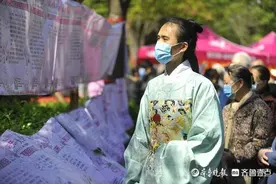 仙气飘飘！95后小伙着汉服替舍友参加相亲会：希望他早日脱单图片