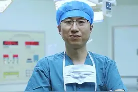 山西医生刘辉：返乡行医 回报桑梓图片