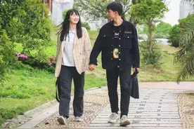 一起来“吃糖”！这三对“学霸情侣”喜提研究生录取书图片