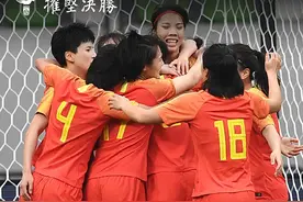 中国女足主题球场落地云南，孙雯：为山区女孩带去榜样力量图片