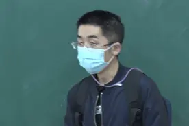插着胃管上讲台！他坚持了3个月，只为这个承诺……图片