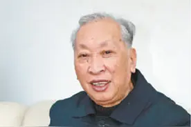伍炳彩：孜孜以求为中医图片