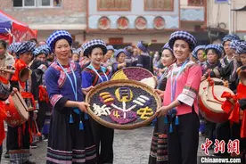 贵州望谟：布依族同胞盛装欢度传统节日“三月三”图片