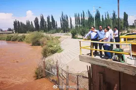 “一切付出都是值得的”| 暖闻热评图片