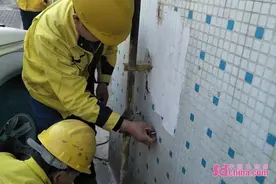烟台开发区给户外燃气管“穿护甲”图片