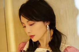 张嘉倪粉色氛围写真，少女感十足图片