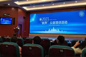 八旬老人因喉癌不能发声，他曾自制发声器，10多年后，他和医生视频通话……图片