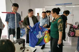 修文县：“巾帼”书记撑起易地扶贫搬迁群众“一片天”图片