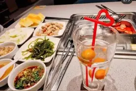 顾客带俩孩子27元吃海底捞，还抱怨服务不积极？门店回应图片