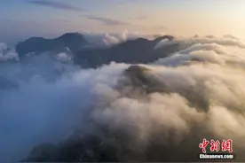 鸟瞰江西庐山壮观云海 波澜壮阔排山倒海图片