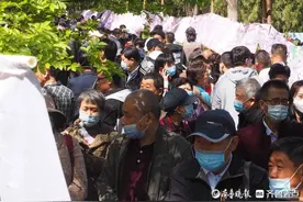 今天适合相亲！千佛山相亲会迎来今年最高客流图片