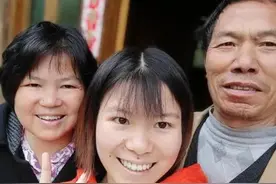 大三女生众筹9万为父治病，还钱时这句话好暖图片