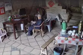 孙女记录95岁爷爷的一天，感动无数网友图片