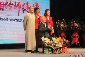 湖北评书大师何祚欢喜收三徒弟，盼弟子们努力传承中华传统文化图片