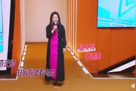 吴昕妈妈东北话朗诵《海燕》，一本正经引全场笑疯，网友喊话：丈母娘快出道吧图片