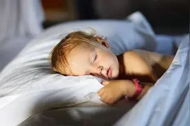 孩子睡觉磨牙就是肚子长虫了吗？听听专家怎么说图片