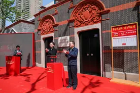 这辆党史教育巴士从一大会址开往浦东，路上的互动更精彩图片