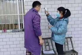 爱笑的“小女娃”村支书带着乡亲奔小康图片