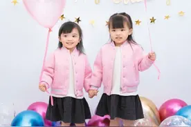 熊黛林双胞胎爱女迎3岁生日 手持气球玩亲亲图片