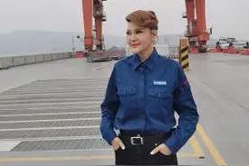 中国知名草原歌手乌兰图雅推出新歌《亲亲的草原美丽的家》图片