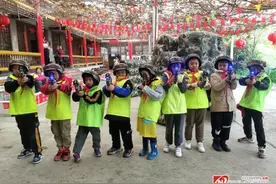 感受战斗精神 激发爱国热情 边城小记者体验真人CS实战图片