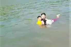 姐姐救弟弟被卷入深水区，河南小伙教科书式救人图片