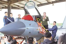 三代空军见证中国雄鹰亮剑长空图片