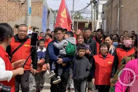 陕西被拐男童34年后终于回家：在民警家长大图片