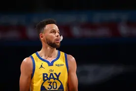 库里上演“疯狂四月”！场均40.7分，加冕NBA得分王图片
