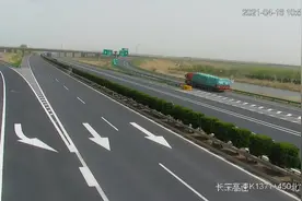 这样霸气倒车，司机真不怕丢饭碗？图片