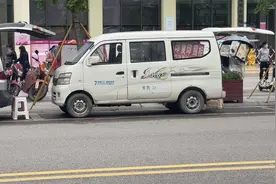 记者调查丨婚姻登记处门前的“便民窗口”图片