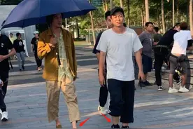 冯绍峰疑回应暴瘦传闻：我真没资格穿短袖短裤图片
