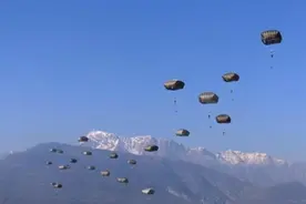 美军第82空降师一伞兵空降时死亡 原因不明图片