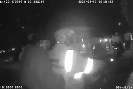 外卖小哥回家却被保安拦截！这事居然惊动了警察图片