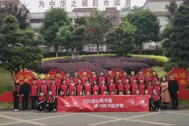 中国光华科技基金会为广安市11所小学校捐赠图书图片