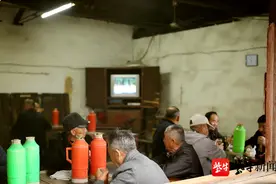 二十年前一元一杯，如今两三元一杯 藏在市井街区里的老茶馆，成为当地百姓的“情怀寄托”图片