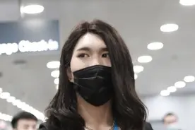 美女哪位？《创4》韩美娟机场 长发飘飘风情万种图片