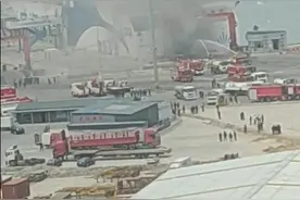 山东威海客滚船爆燃事故原因初步判定：船上货车所载硅泥自燃引发图片