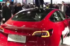 都在蹭特斯拉事件的热度 但神文案我只服杜蕾斯图片
