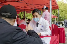 院士领衔，百名军医进社区开展大型义诊，长海医院五个科室整体搬迁至虹口院区图片