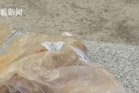 烤鸡腿吃出活蛆！超市：高温下怎么可能还会动？图片